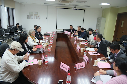 座谈会