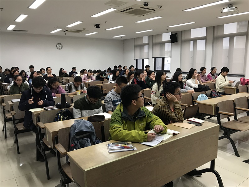 1510664406109963.jpg 图为报告会现场.jpg