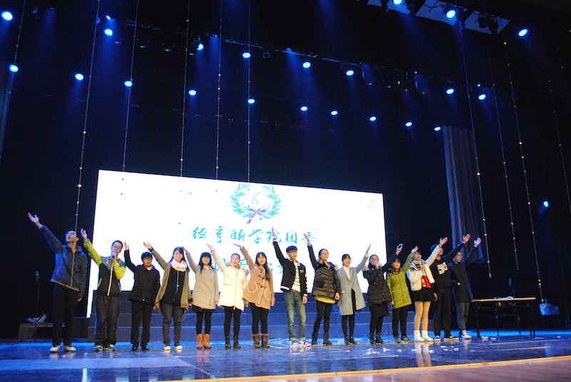 图为团委表演.JPG
